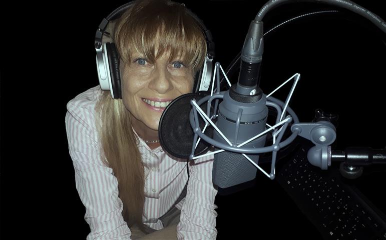 Voix Off Féminine - Claudia Voix