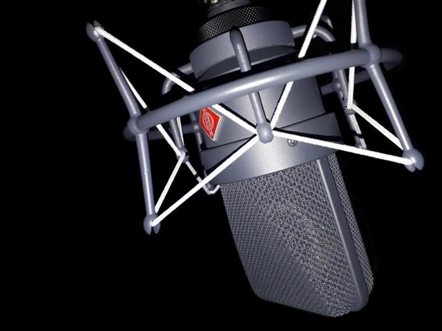 Voix Off Femme Micro Neumann TLM 103